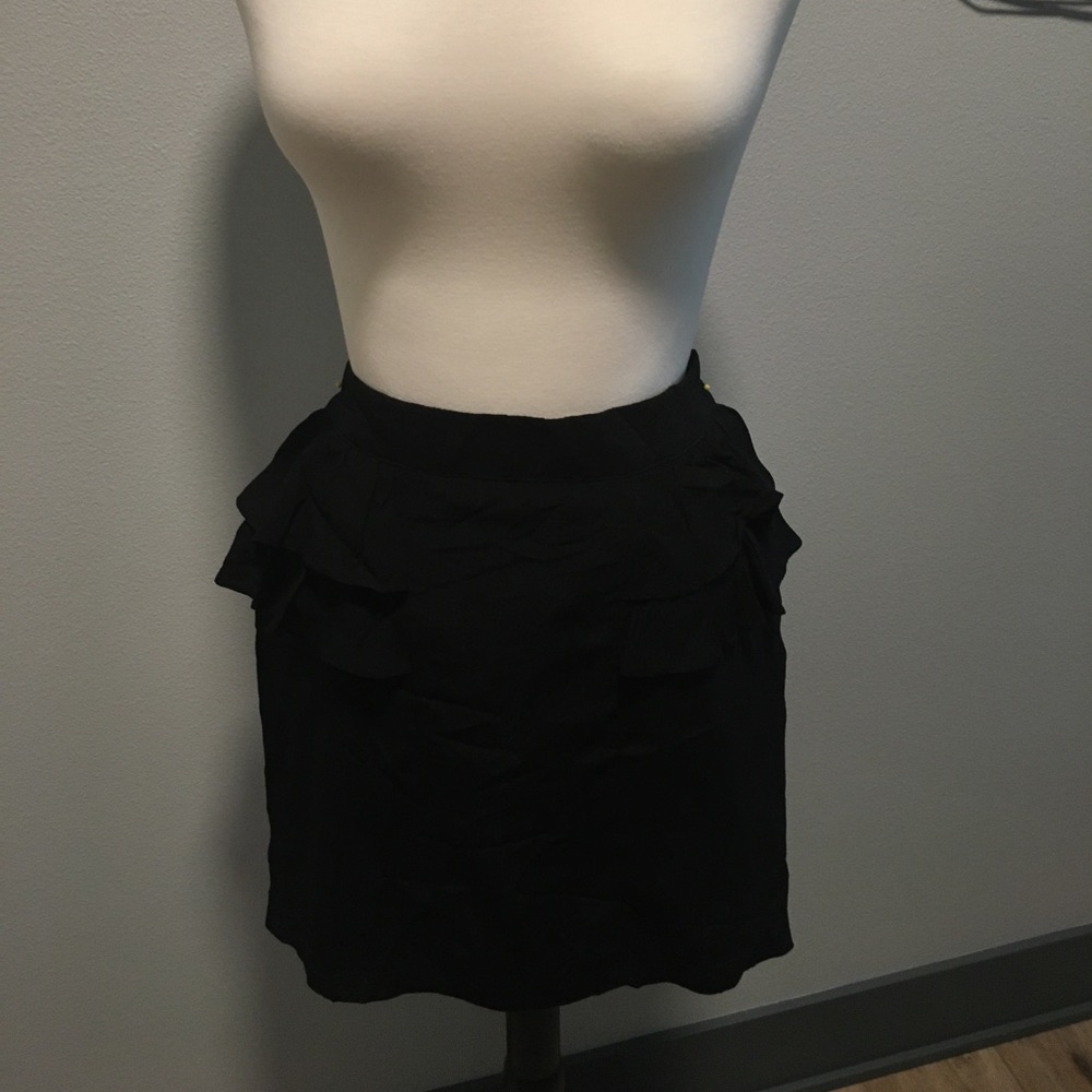 Black miniskirt with ruffles